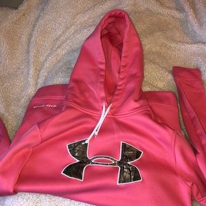 Under armour sweatshirt